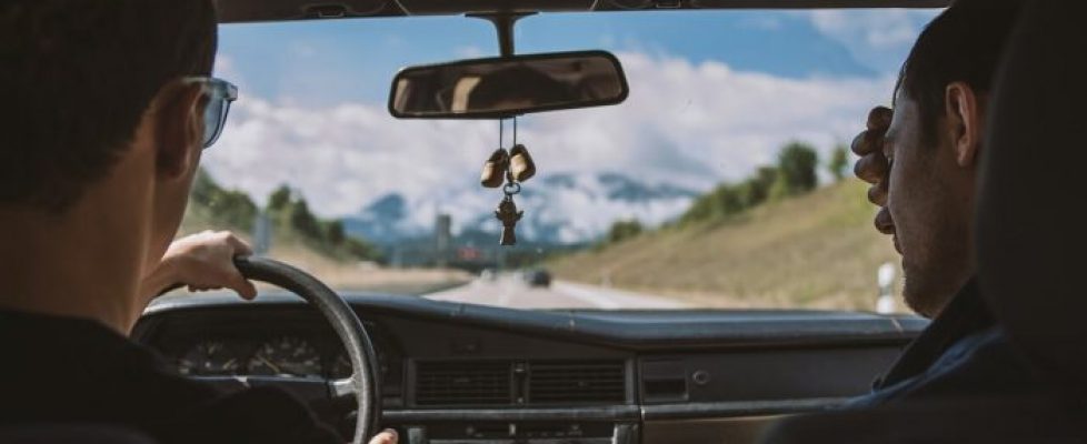 driving-2681097_1280